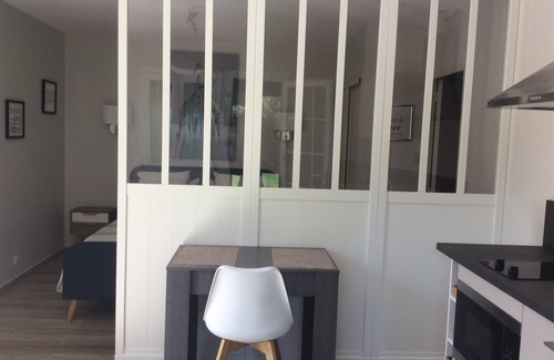 Villeneuve-les-Avignon Apartment | Air-conditioned studio with charming little garden in Villeneuve les Avignon