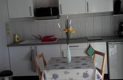 Six-Fours-les-Plages Apartment | Air conditioning studios in Villa, SIX FOURS pool 400m from the sea, 25mn walk from Sanary