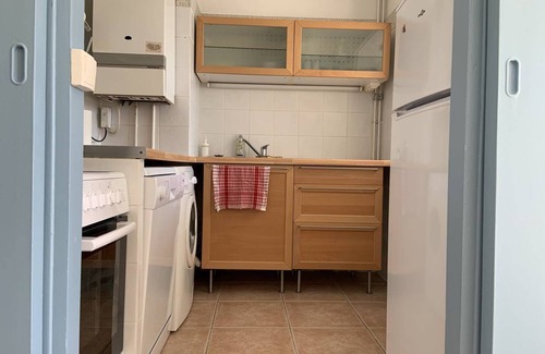 Saint-Mandrier-sur-Mer Apartment | Air-conditioned apartment with terrace, private parking, residence with swimming pool