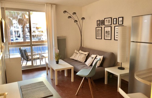 La Faviere Apartment | Air-conditioned apartment with sea view, swimming pool and parking, the beach just 2 steps away!