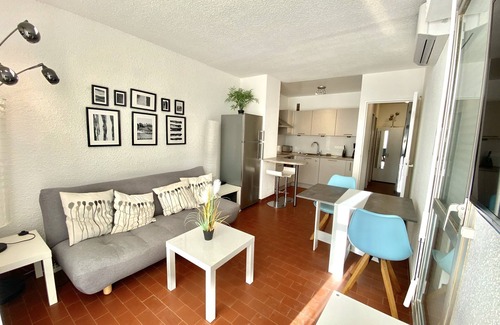 La Faviere Apartment | Air-conditioned apartment with sea view, swimming pool and parking, the beach just 2 steps away!