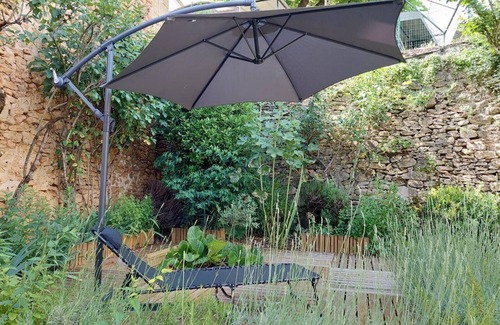 Sarlat-la-Caneda Historic Center Cottage | Air-conditioned house with garden in the heart of Sarlat