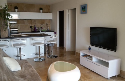 Pietrosella Apartment | AIR CONDITIONED APARTMENT IN PRIVATE RESIDENCE WITH POOL AND TENNIS SEA VIEW