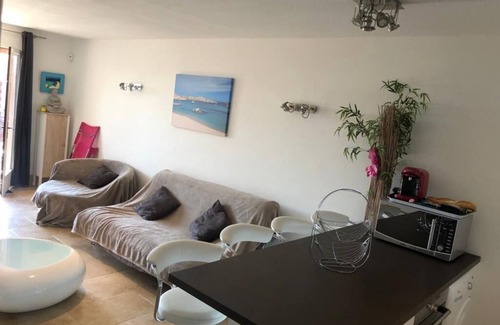 Pietrosella Apartment | AIR CONDITIONED APARTMENT IN PRIVATE RESIDENCE WITH POOL AND TENNIS SEA VIEW