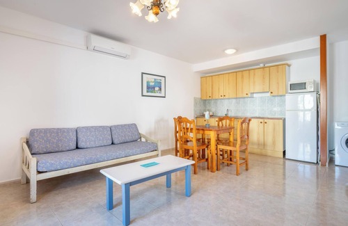 Cala Ferrera Apartment | Air-Conditioned Apartment with Pool, Wi-Fi, Balcony and Close to the Beach