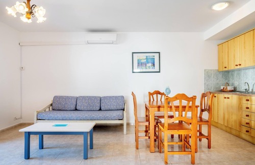 Cala Ferrera Apartment | Air-Conditioned Apartment with Pool, Wi-Fi, Balcony and Close to the Beach