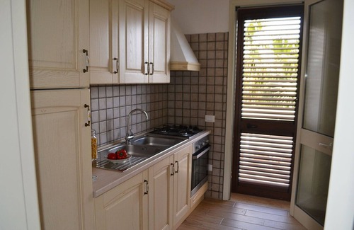 Roca Vecchia Villa | Air-Conditioned Apartment Near the Beach with Spacious Balcony & Garden