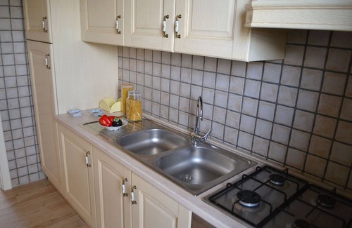 Roca Vecchia Villa | Air-Conditioned Apartment Near the Beach with Spacious Balcony & Garden
