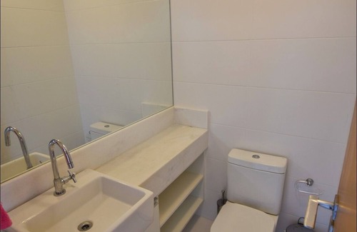 Barra Apartment | Air-conditioned apartment with balcony with view and rooftop pool, Express 2222