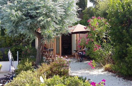 Les Issambres Ski Chalet | AIR-CONDITIONED CHALET FOR 2 PEOPLE, QUIET LOCATION, WALKING DISTANCE TO SHOPS AND BEACHES