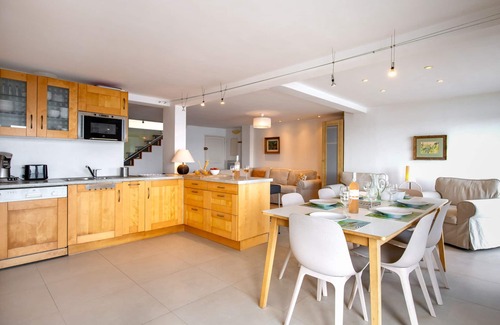 Giens Apartment | Air-conditioned fisherman's cottage waterfront Hyères terrace view Porquerolles