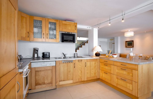 Giens Apartment | Air-conditioned fisherman's cottage waterfront Hyères terrace view Porquerolles