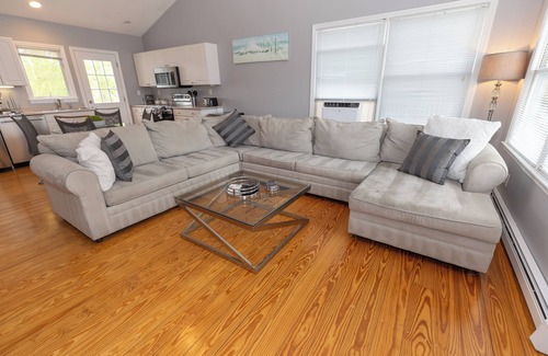 Clinton House | AIR-CONDITIONED Gorgeous Newly Renovated Home with an Oceanview and Beach Access
