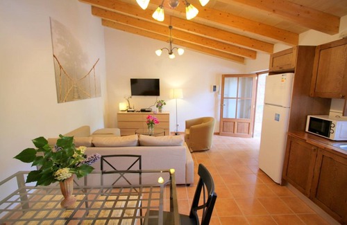 Soller House | Air-Conditioned Holiday Home with Pool, Terrace, Mountain View & Wi-Fi
