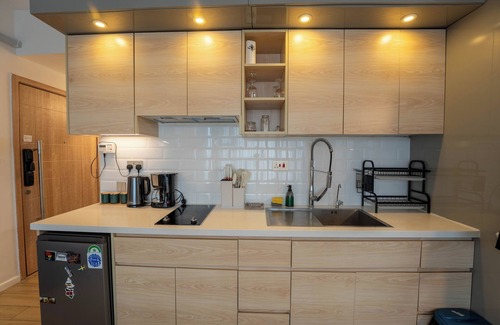 Thompson Estate Apartment | Air Conditioned Modern Sundown Studio At Avana