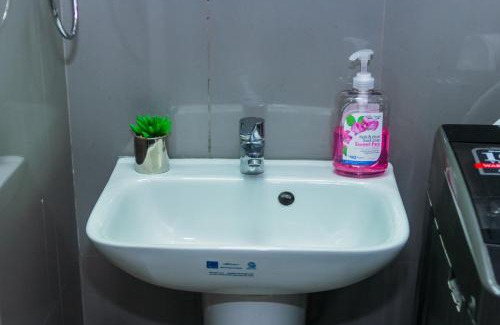 San Antonio Apartment | Air Dream Den Good Vibes Makati Gym Swim Park Superfast Internet 3870