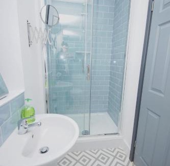 Offerton Apartment | Air Host and Stay - Apartment 4 Broadhurst Court sleeps 4 minutes from town centre