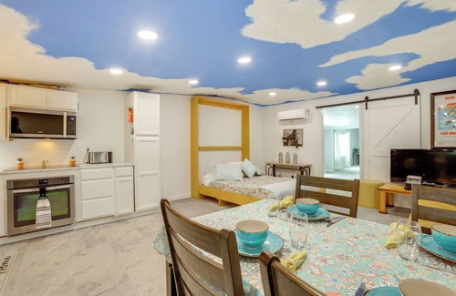 New Waverly Apartment | Aircraft Tours! Fly-In Hangar Apt in New Waverly