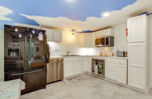 New Waverly Apartment | Aircraft Tours! Fly-In Hangar Apt in New Waverly