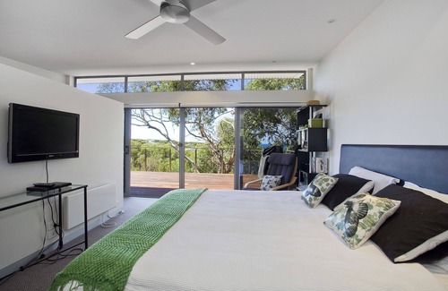 Surf Coast House | Aireys Haven Summary: