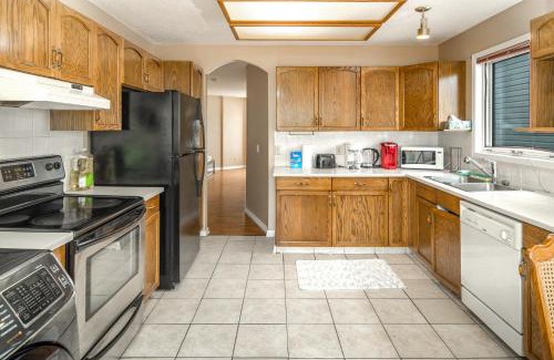 Calgary Apartment | Airport 4BR2BA Mainfloor Suite Pet Friendly