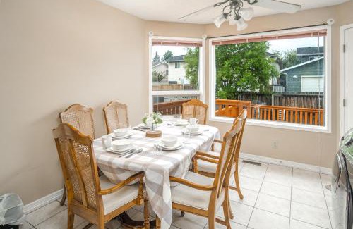 Calgary Apartment | Airport 4BR2BA Mainfloor Suite Pet Friendly