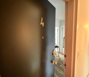 Terra Nova Apartment | Airport Manor Unit 4, 2 Bedroom Apartment