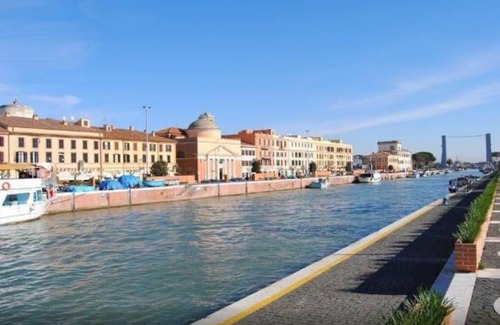 Fiumicino Apartment | [airport suite]overlooking old town and riverfront