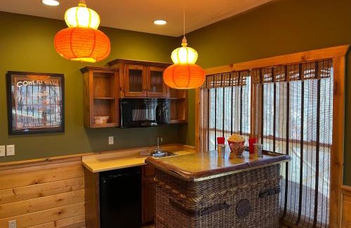 Pigeon Forge House | Airprort Runway 33- Near Pigeon Forge Resort Pool, Views & Free Attraction Tickets