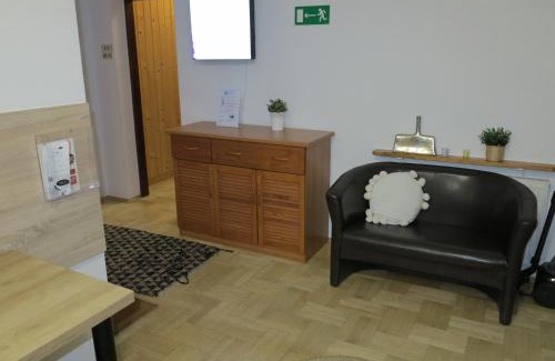 Cholerzyn Apartment | AirSpot Balice