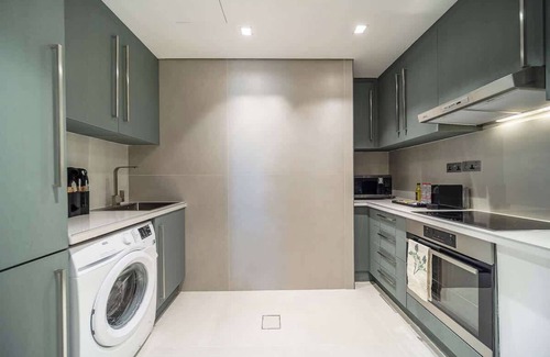 Bur Dubai Apartment | Airstay | High-Rise 2BR | Executive DIFC Living
