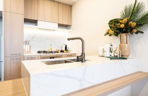 Heidelberg Heights Apartment | Airy 1BR Ivanhoe apt with Balcony & FREE parking