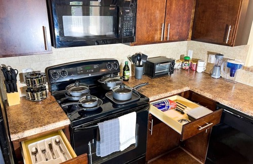 Executive Park Apartment | Airy 2 King Bed Suite—Mins to Uptown Charlotte!