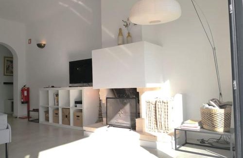 Areias de Sao Joao Apartment | Airy 3br, AC, Garden, 2min Strip, 8min Oura Beach