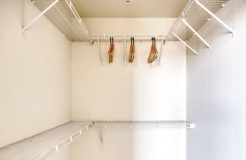 Glendale Apartment | Airy Cherry Creek 2BR w/ Gym & Pool near Creekside Park, by Blueground