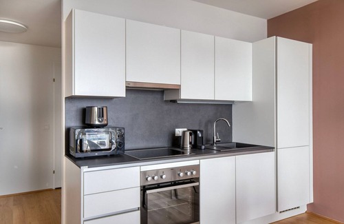 Donaustadt Apartment | Airy Donaustadt 1BR w/Gym & Rooftop Pool, nr U1, by Blueground