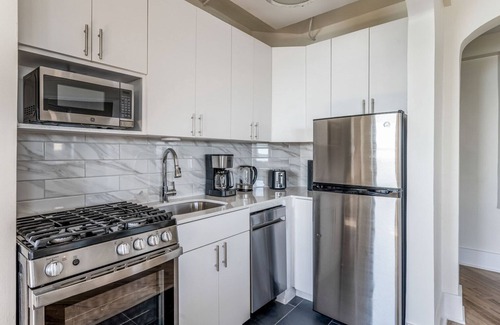Gold Coast Apartment | Airy Gold Coast 1BR w/Doorman & Gym, nr Mariano Park, by Blueground