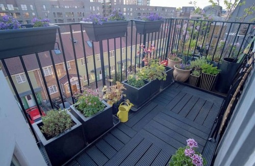 St. Dunstan's Apartment | Airy one-bed in Limehouse with views of the city