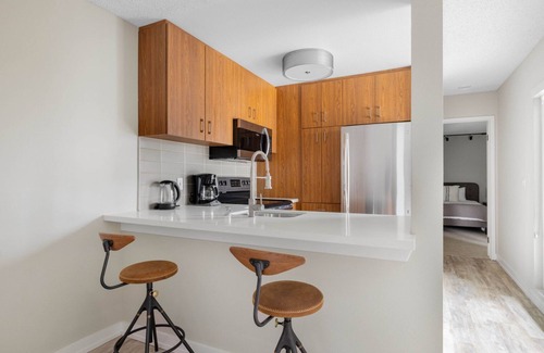 South Redondo Apartment | Airy Redondo Beach 1BR w/Pool, Gym, 1 block from beach, by Blueground