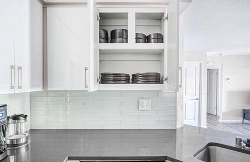 Sunnyvale Apartment | Airy Sunnyvale 3BR w/Gym, Pool & Parking, near freeways, by Blueground
