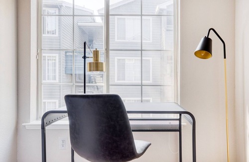 Sunnyvale Apartment | Airy Sunnyvale 3BR w/Gym, Pool & Parking, near freeways, by Blueground