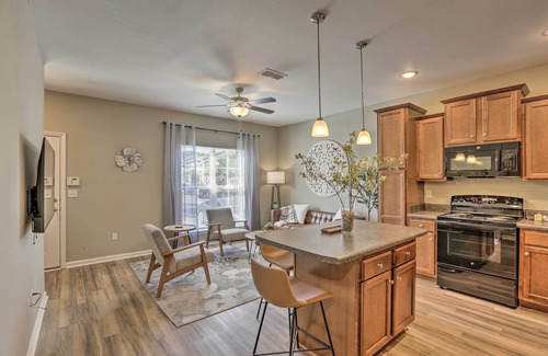 Tallahassee Condo | Airy Tallahassee Condo ~ 5 Mi to Downtown!