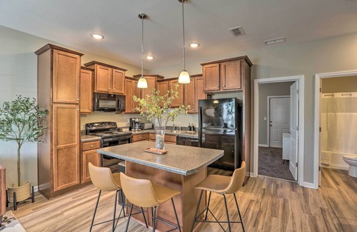 Tallahassee Condo | Airy Tallahassee Condo ~ 5 Mi to Downtown!