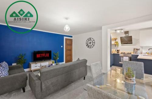 High Barnet Apartment | Aisiki Apartments at Barnet, Ground Floor, 2-Bedroom & 1-Bathroom, Pet Friendly Flat, Double Beds with Free Wi-Fi