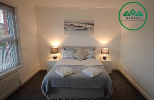 Watford Apartment | Aisiki Stays Apartments at Harwoods Road, Multiple 2-Bedroom, Pet Friendly Flat, King or Twin or Double Beds, with Free Wi-Fi & Parking Space