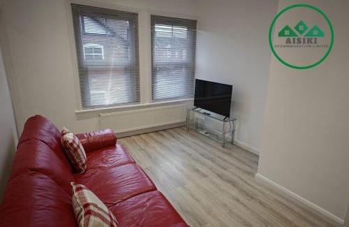 Watford Apartment | Aisiki Stays Apartments at Harwoods Road, Multiple 2-Bedroom, Pet Friendly Flat, King or Twin or Double Beds, with Free Wi-Fi & Parking Space