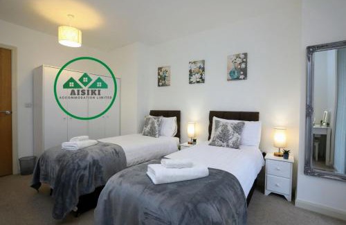 Brent Apartment | Aisiki Stays Apartments at Queensbury, Ground Floor, 2-Bedroom & 2-Bathroom, King or Twin Beds with Front Porch, with Free Wi-Fi & Parking Space