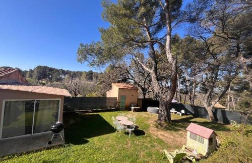 Est Apartment | Aix-en-Provence, Maison provençale au calme de la campagne avec Jacuzzi
