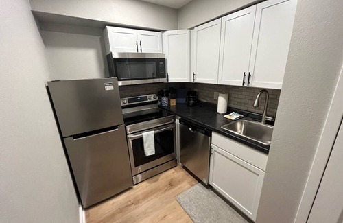South Central Omaha Apartment | Aksarben Living Close to UNO