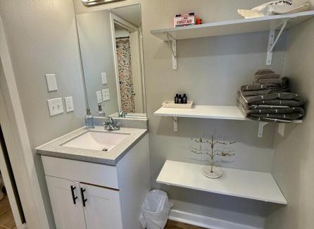 South Central Omaha Apartment | Aksarben View Gem-Near UNO